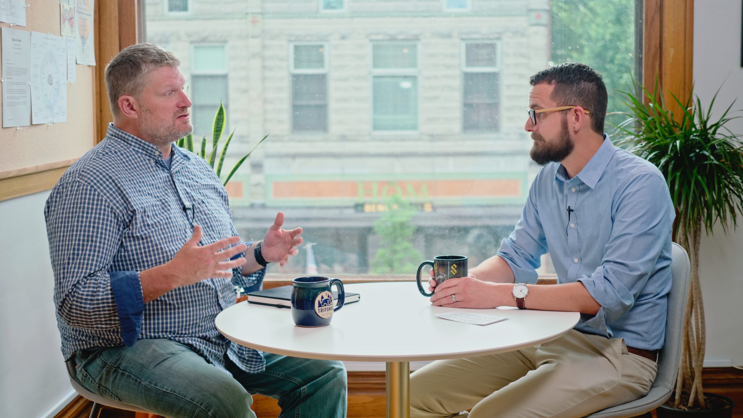 Dan Broersma and Vince Boileau sitting at a table having a conversation
